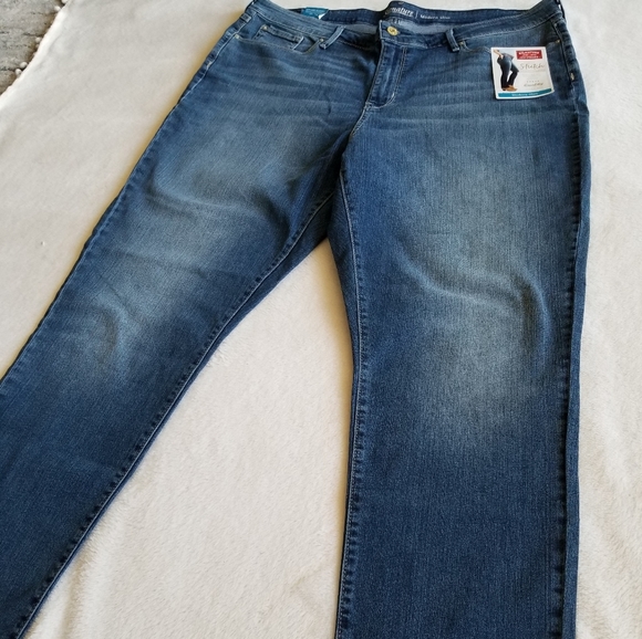 Signature Levis Strauss Modern Slim Jeans - Picture 5 of 12